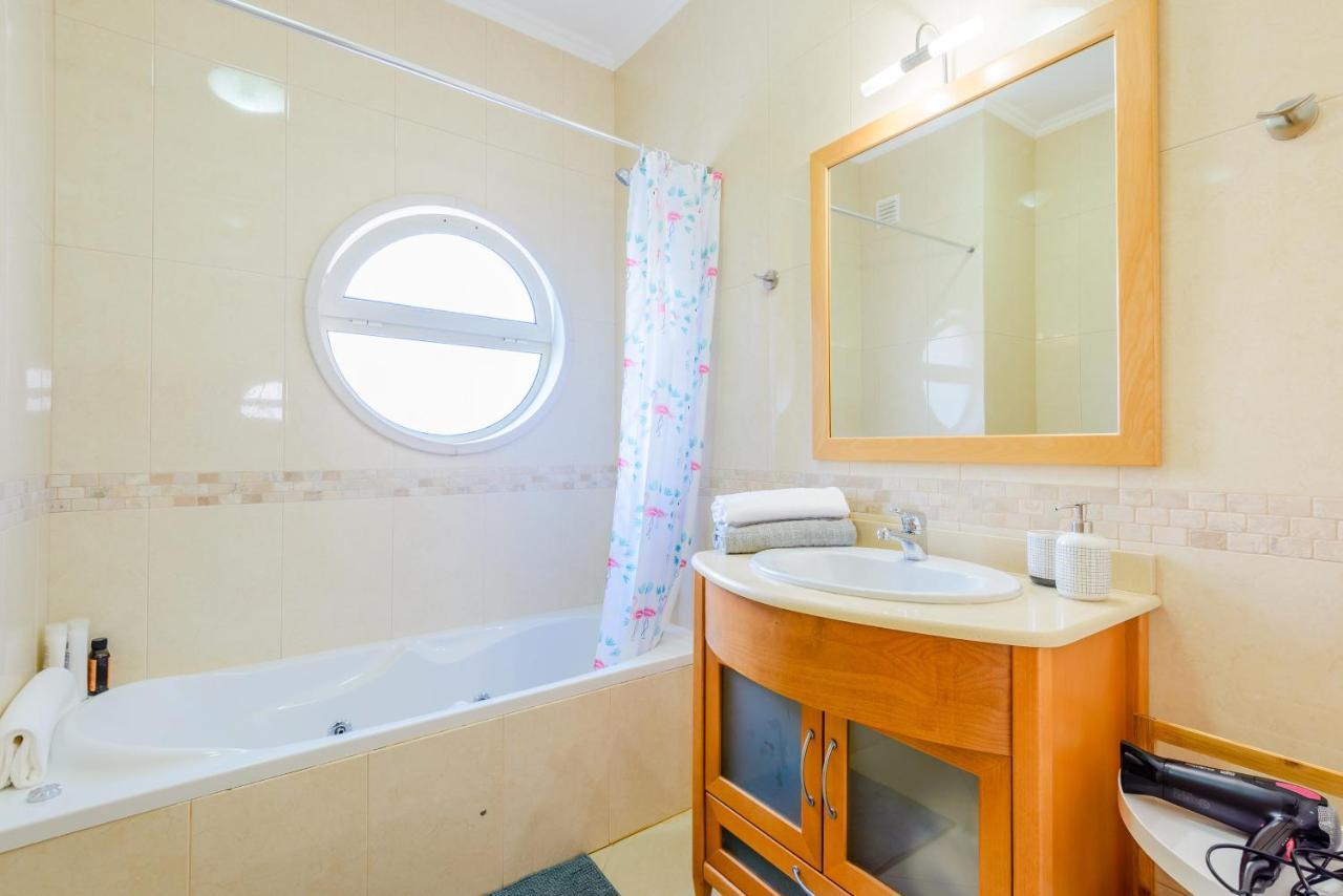 Bnb Homes Ocean View Apartment With Huge Sunny Terrace, 2 Swimming Pools & Tennis Court Albufeira Eksteriør billede
