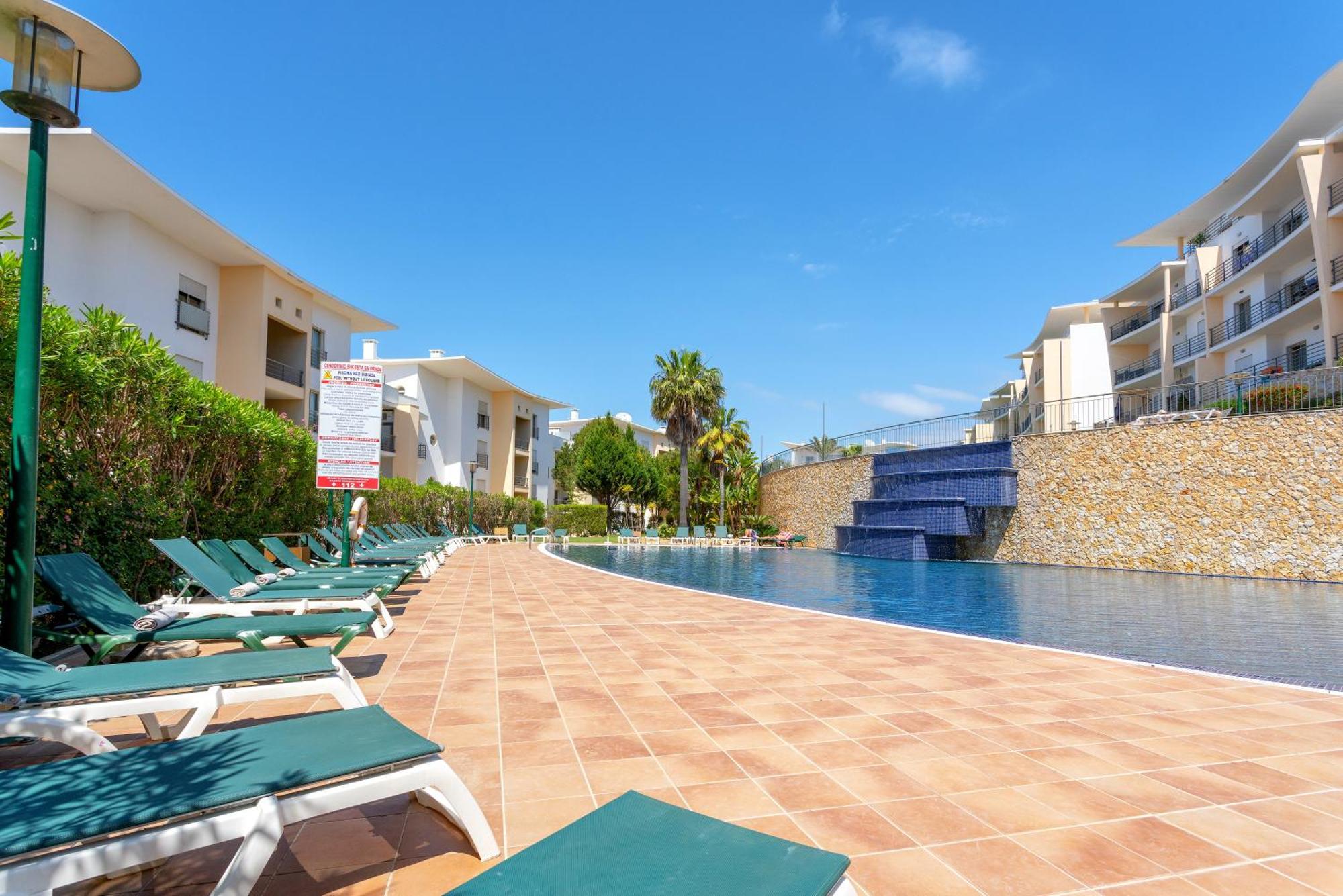 Bnb Homes Ocean View Apartment With Huge Sunny Terrace, 2 Swimming Pools & Tennis Court Albufeira Eksteriør billede